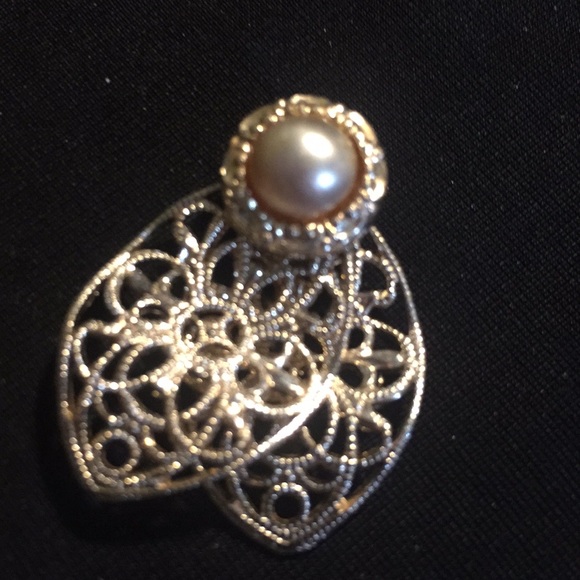 Vintage clip earrings - Picture 2 of 4